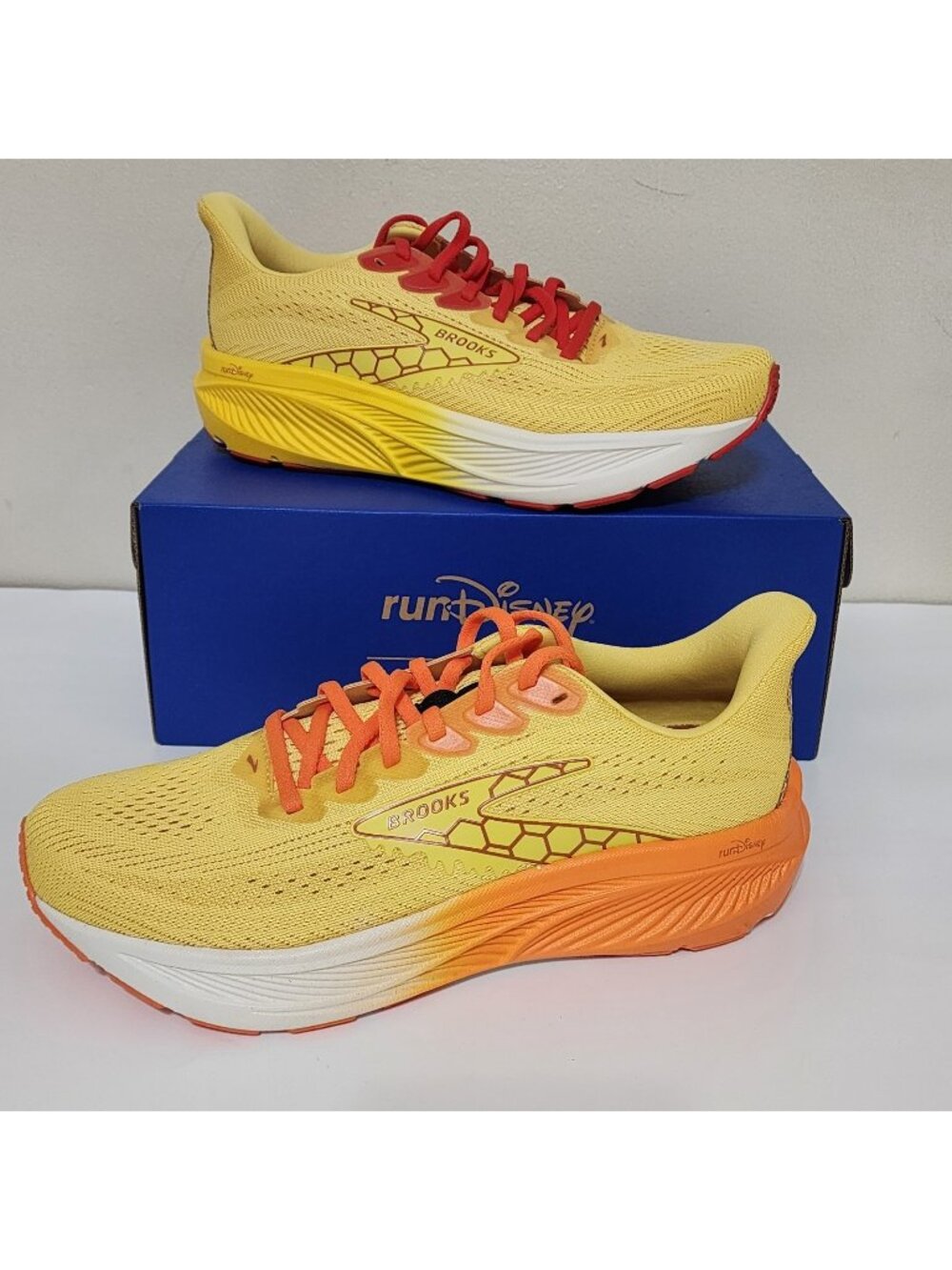 Brooks Disney Winnie The Pooh Tigger Women's 6.5 WIDE Run Ghost 17  Sneakers